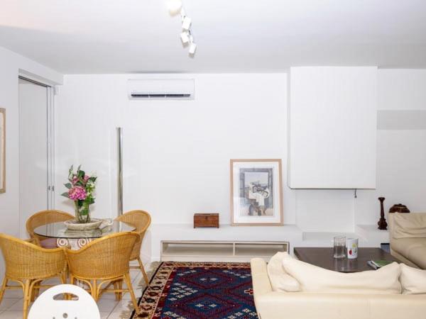 Apartamento Vouliagmeni'S Secret Garden Near The Sea Atenas Exterior foto