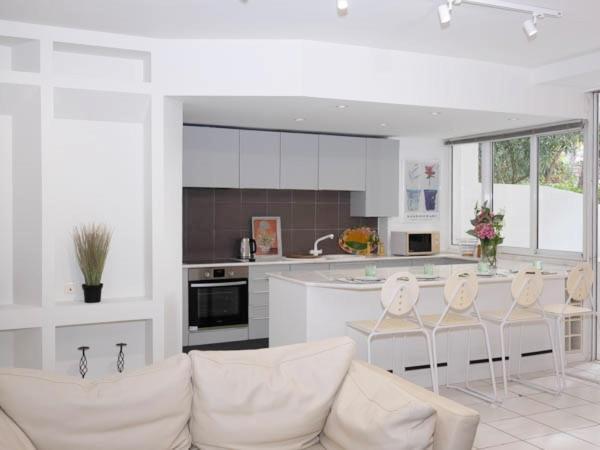 Apartamento Vouliagmeni'S Secret Garden Near The Sea Atenas Exterior foto