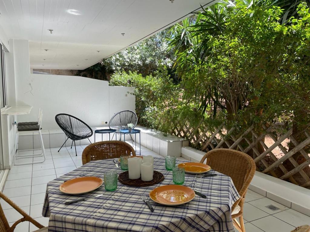 Apartamento Vouliagmeni'S Secret Garden Near The Sea Atenas Exterior foto