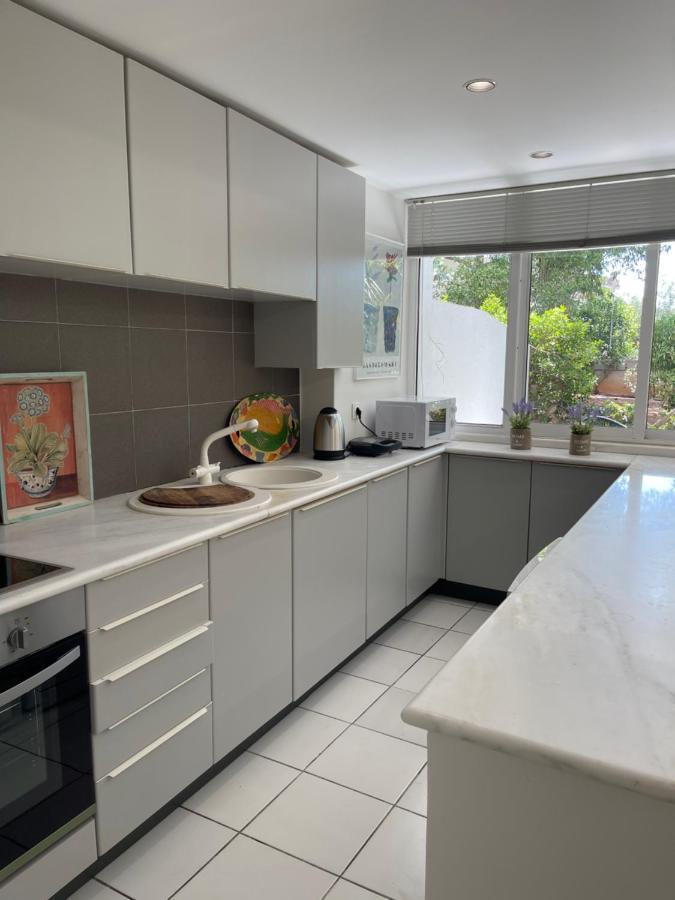 Apartamento Vouliagmeni'S Secret Garden Near The Sea Atenas Exterior foto